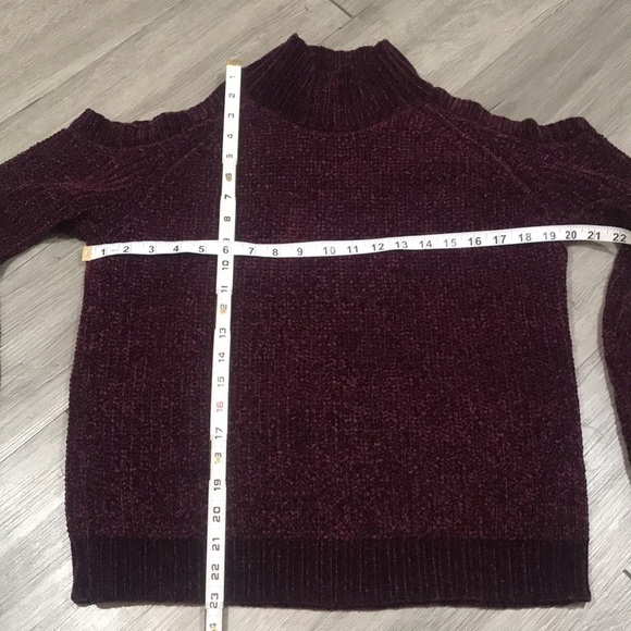 Lord & Taylor Design Lab Burgundy Cold Shoulder Style Chenille Sweater size M - Picture 7 of 7
